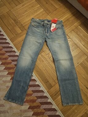 Diesel Men’s Straight Leg 1985 Larkee Jeans